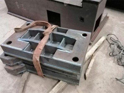 特大型打砂設(shè)備，對所有特大型金屬件表面打砂清除表面雜質(zhì)